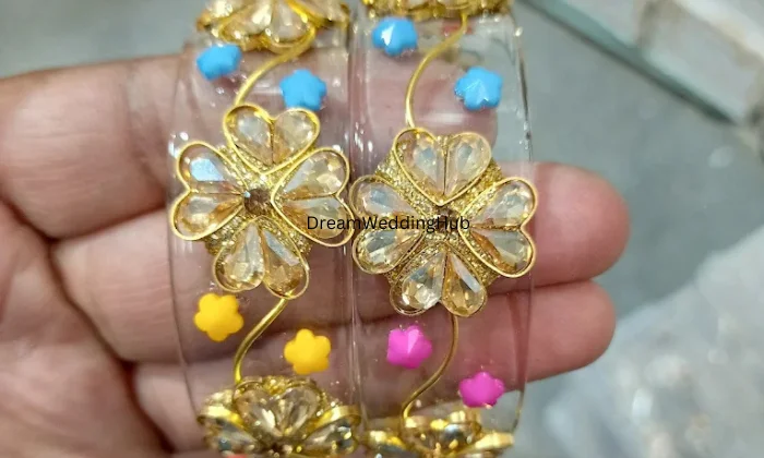 Famous Kangan Stores